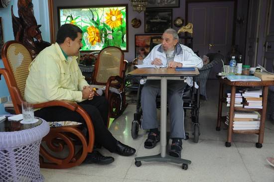 El Comandante en Jefe Fidel Castro Ruz sostuvo un amistoso encuentro este sábado con el Presidente de la República Bolivariana de Venezuela, Nicolás Maduro Moros, poco antes de concluir su visita oficial a Cuba.  Foto: Alex Castro