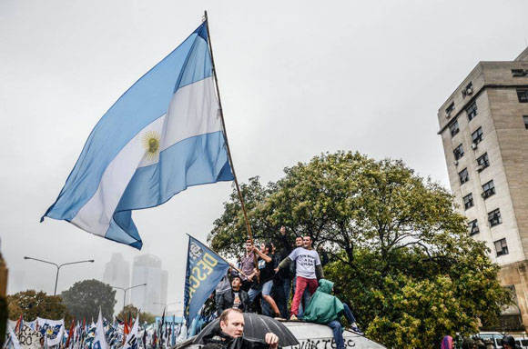 Concentración en apoyo a Cristina Fernández. Foto: Kaloian/ Cubadebate.