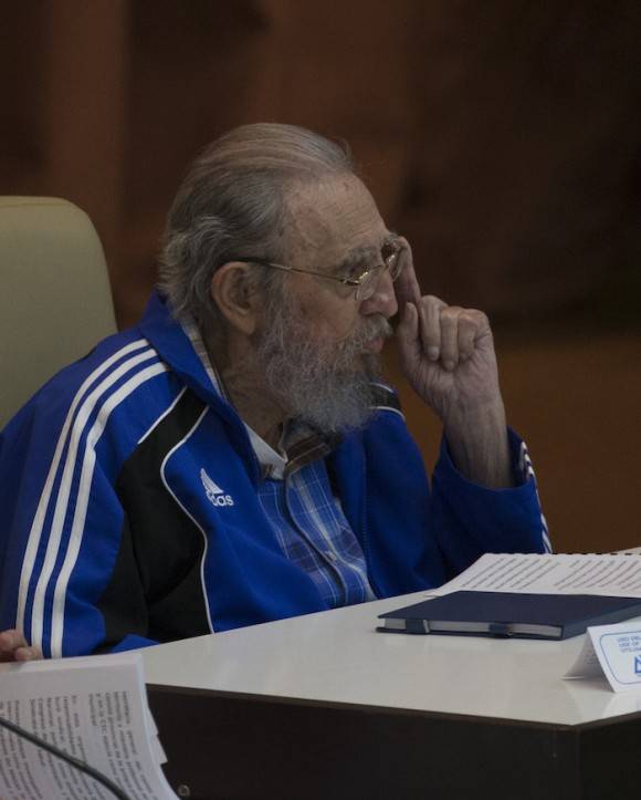 Fidel Castro asiste a la clausura del VII Congreso del Partido Comunista de Cuba. Foto: Ismael Francisco/ Cubadebate
