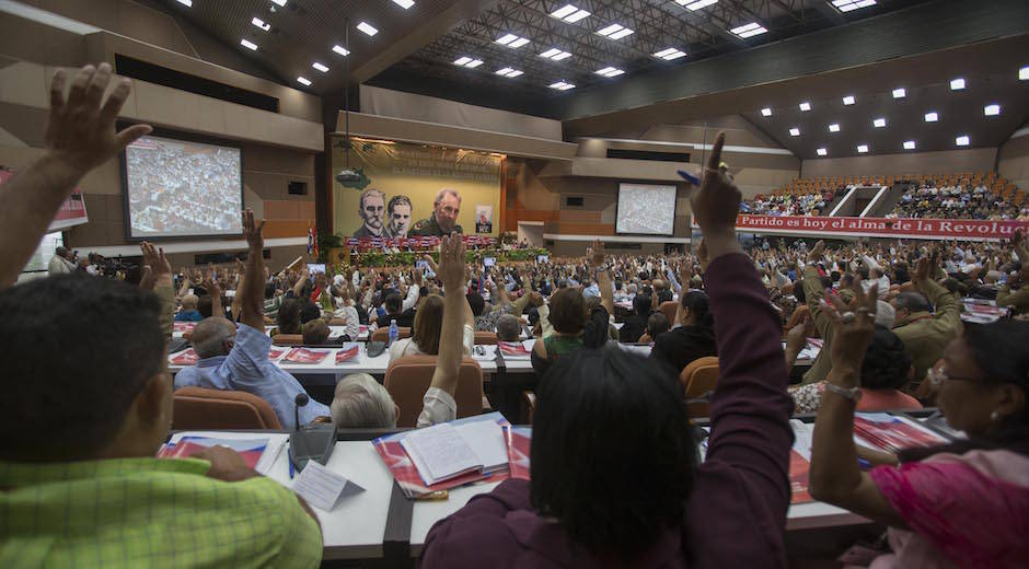El 7mo Congreso del Partido Comunista de Cuba aprobó este lunes por unanimidad el Informe Central 