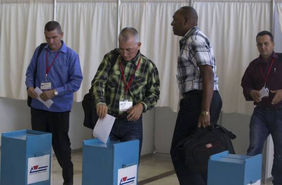 Votación de los delegados. Foto: Ismael Francisco/ Cubadebate
