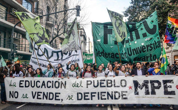 Manifestación en Argentina contra la privatización de la educación. Foto: Kaloian/ Cubadebate.