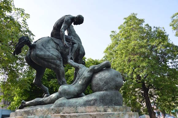 El legado de Anne Hyatt ha quedado inmortalizado en numerosos monumentos en distintos lugares del mundo, incluyendo el que se encuentra situado en la confluencia de las calles 20 de mayo y Ayestarán, muy cerca de la Plaza de la Revolución. 
