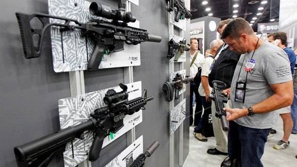 Varias armas Sig Sauers en una reunión anual de Asociación Nacional del Rifle en EE.UU. 21 de mayo del 2016. Foto: John Sommers II / Reuters.