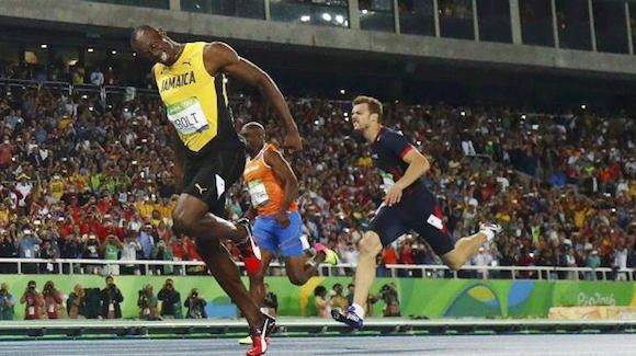 Usain Bolt ganó oro en 200m y mañana por los 4x100m en Río 2016. Foto: AFP.