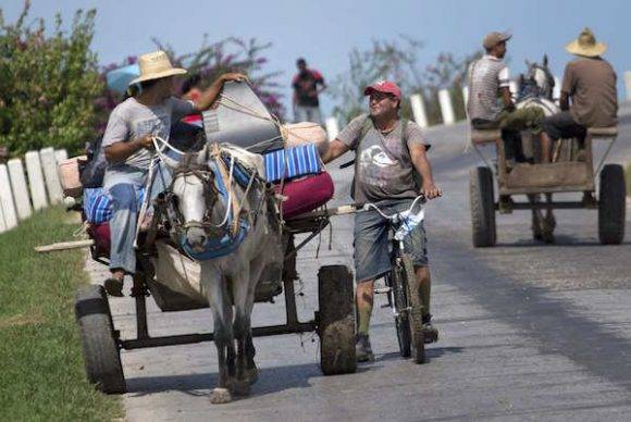 Santiago de Cuba se prepara para el Huracán. Foto: Ramon Espinosa/ AP