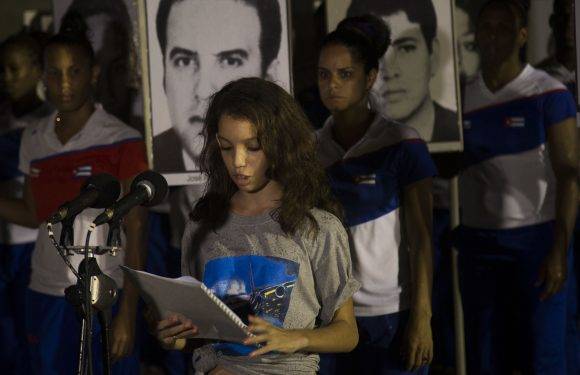 Pionera Thalia Gatorno habló en Vigilia en honor a las Víctimas del Terrorismo contra Cuba, Plaza de la Revolución, 5 de octubre de 2016. Foto: Ismael Francisco / Cubadebate