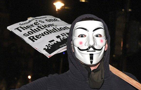 Hay una solución la revolución se lee en una pancarta durante la manifestación en Londres cerca del Parlamento. Foto David Mirzoeff.