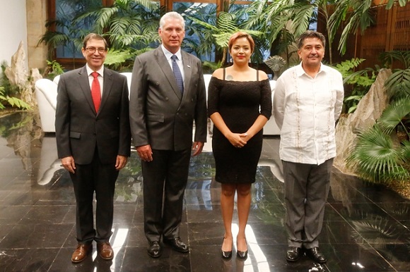 Il presidente cubano riceve le credenziali dai nuovi ambasciatori